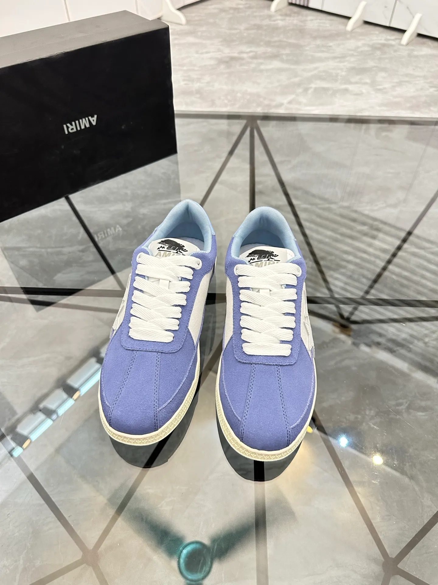 Men's shoes: 💰P420¥ Product trademark: AMIRI* "Amir*" low-top casual shoes Regular size: 38-45 (can be customized to 46) Product material: imported nubuck leather upper, breathable lining, original outsole. Number: 001